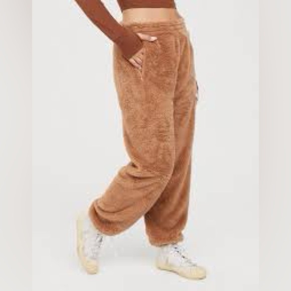 Aerie brown Teddy high waist fluffy fleece jogger pants comfy cozy lounge XS NWT - Picture 1 of 9